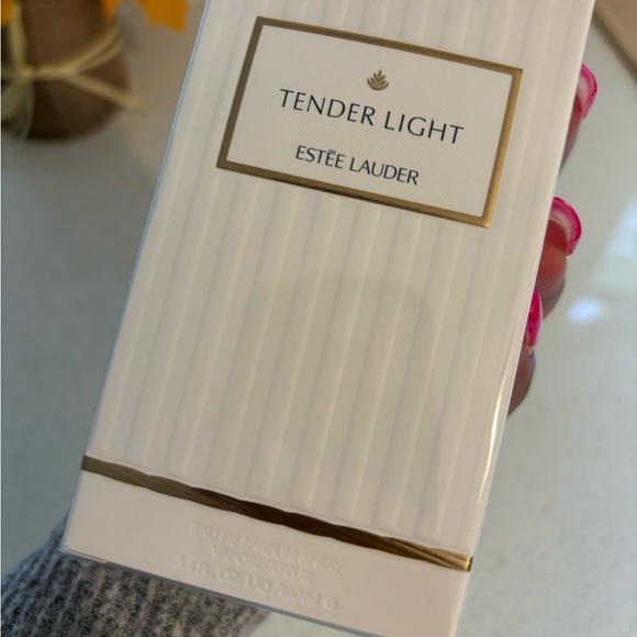 Estee Lauder Tender Light - Picture 4 of 4